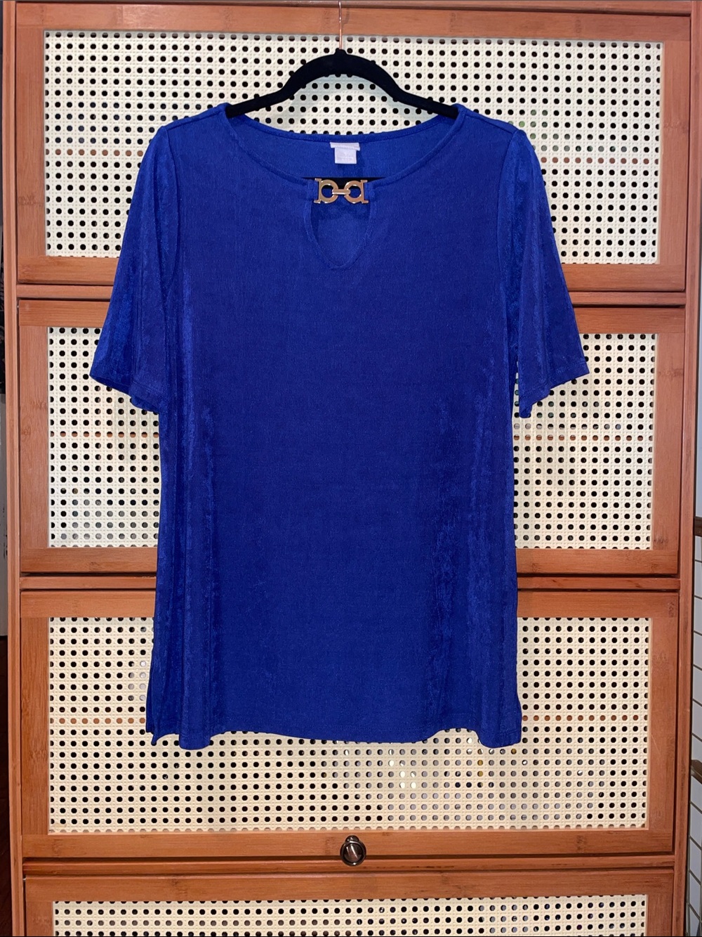 Chico's Blue Short Sleeve Keyhole Top with Gold Neck Accent Sz 1 Medium